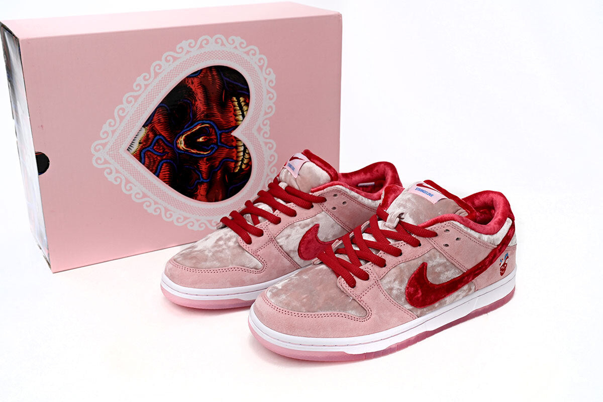 SB Dunk Low "StrangeLove"