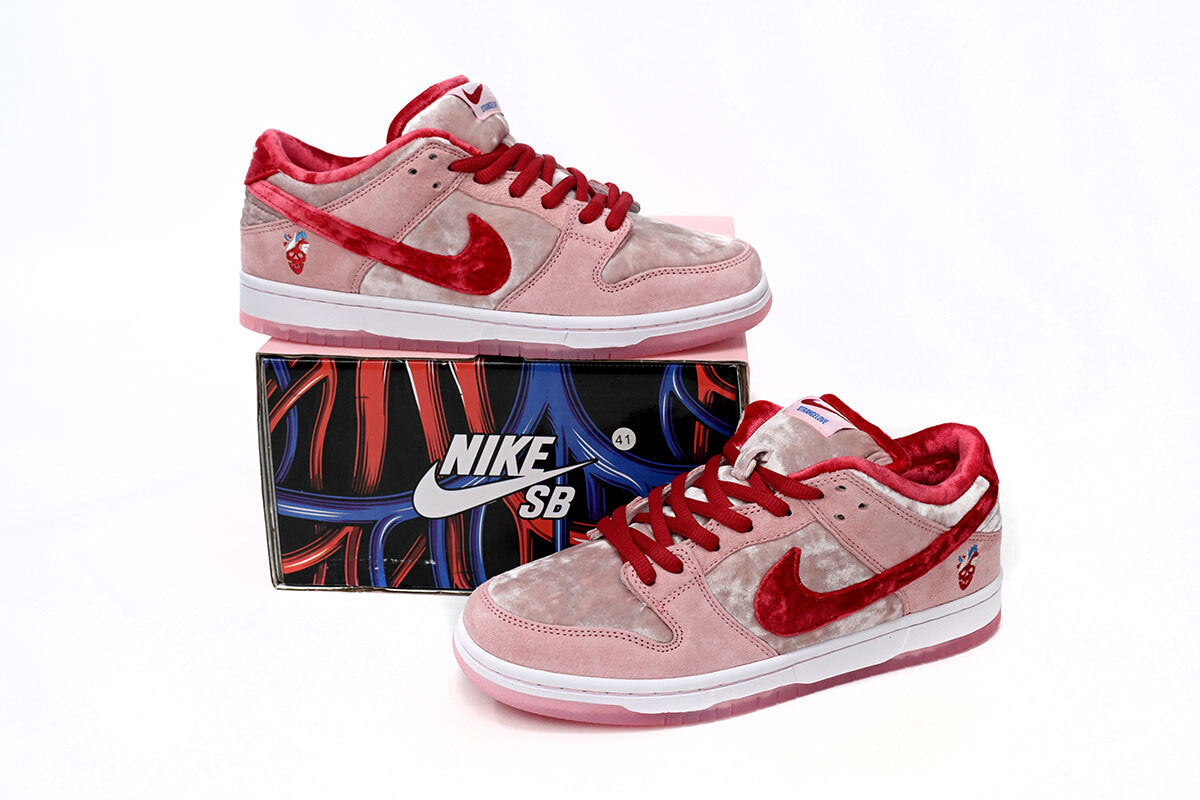 SB Dunk Low "StrangeLove"