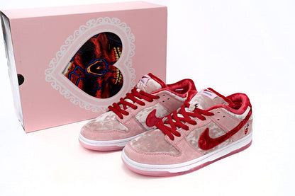 SB Dunk Low "StrangeLove"